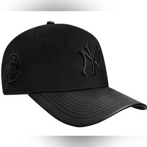New York Yankees Blackout Pinch Front Strapback Pro Standard Hat - NWT